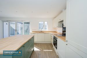 Kitchen- click for photo gallery